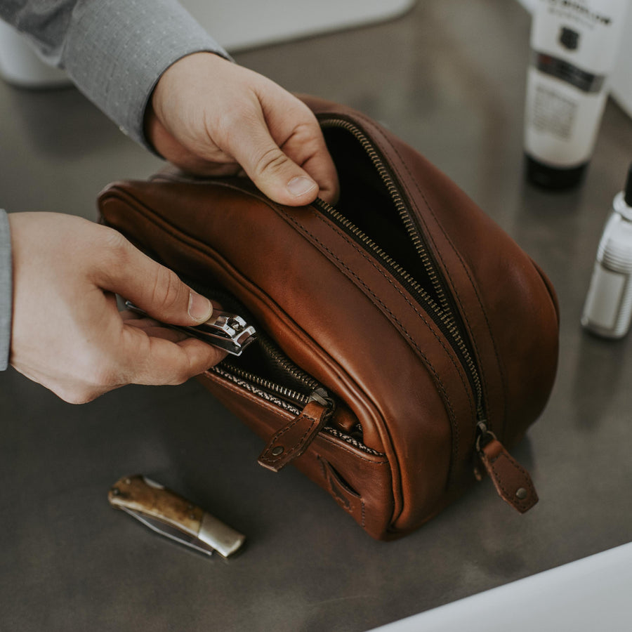 Vintage Leather Leather Dopp Kit | Elderwood front