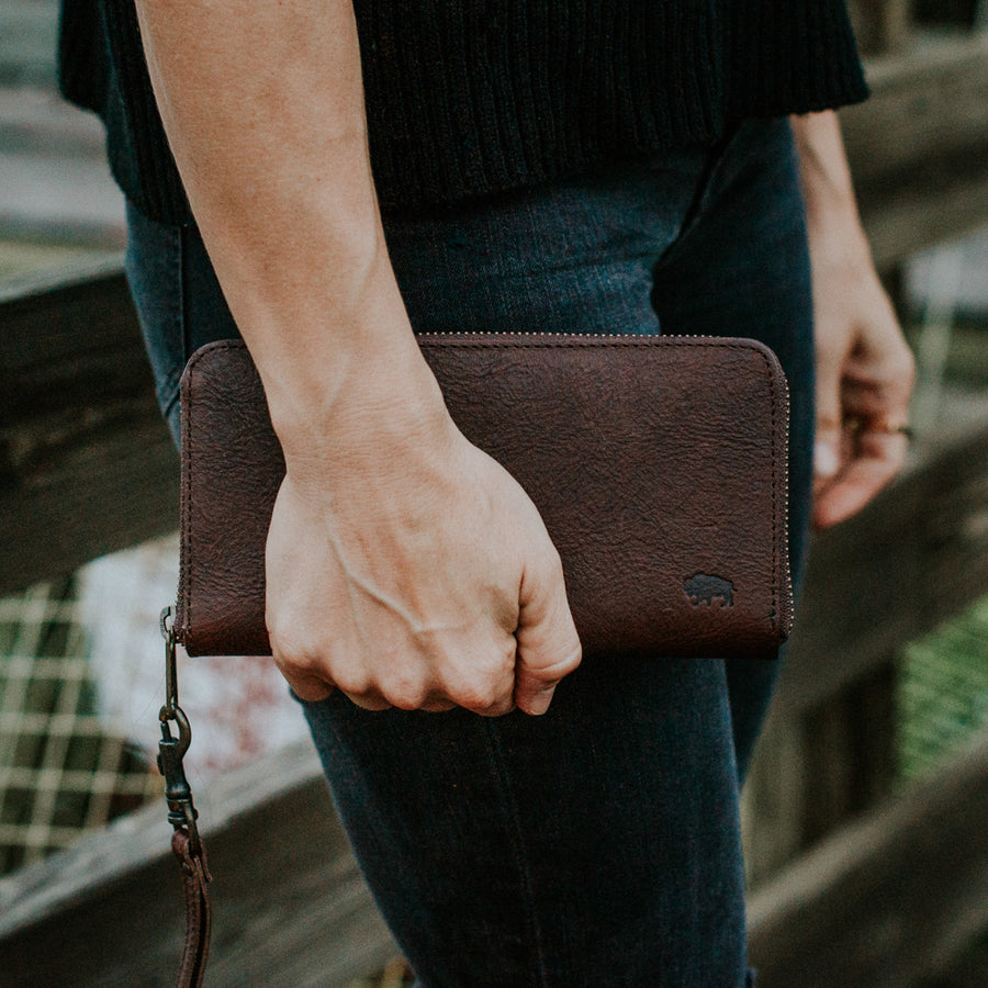 Madison Wristlet Wallet | Dark Hazelnut